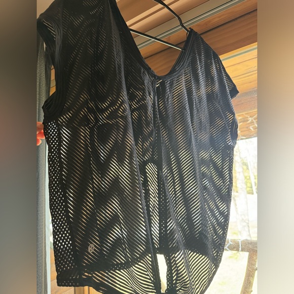 lululemon tee - Picture 2 of 2